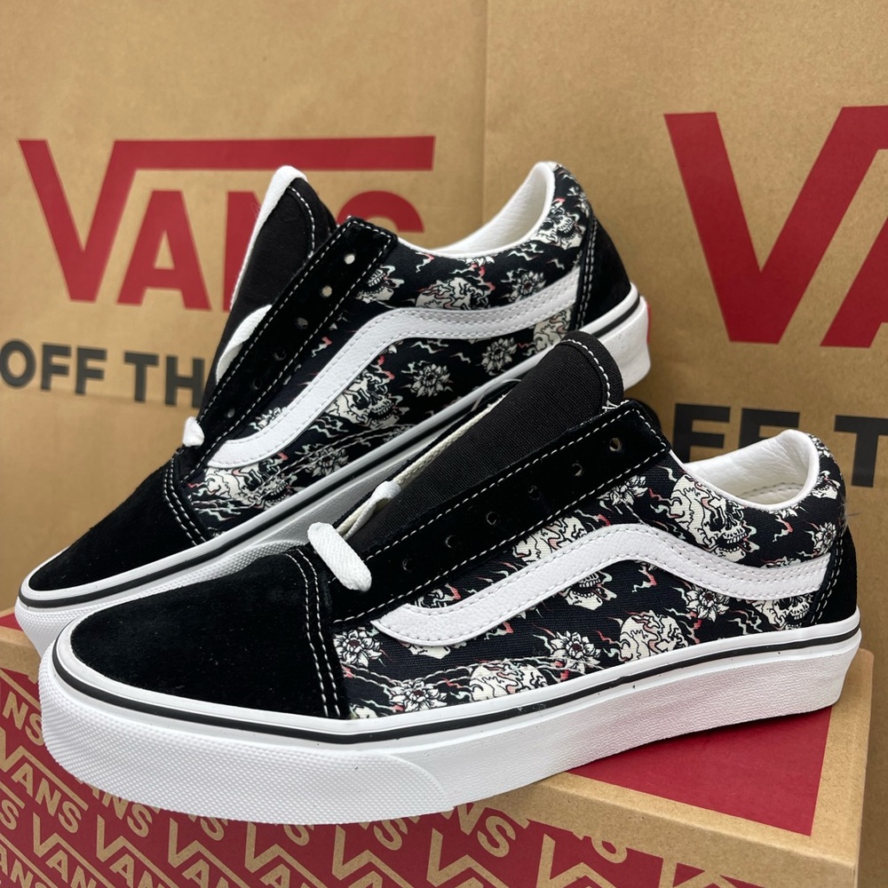 Vans WMNS Old Skool (Flash Skulls)Multi/True White Sneakers
VN0A38G118C - Picture 7 of 16